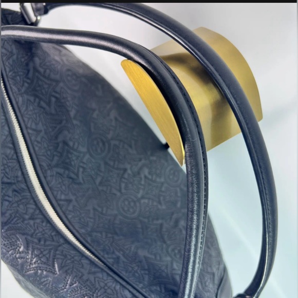 Authentic Pre-Loved Louis Vuitton Leather Antheia Ixia
GM Lambskin Monogram Bag - Picture 4 of 8